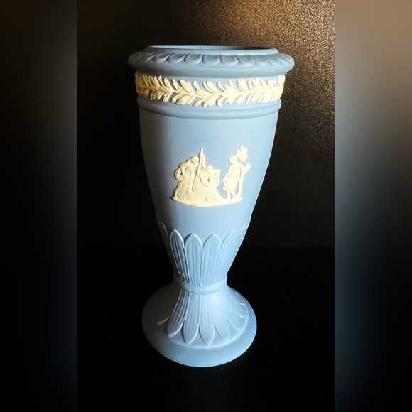 Vintage Wedgwood Jasperware Blue Vase Made in England - Picture 1 of 6